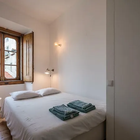 Apartment Character Baixa *